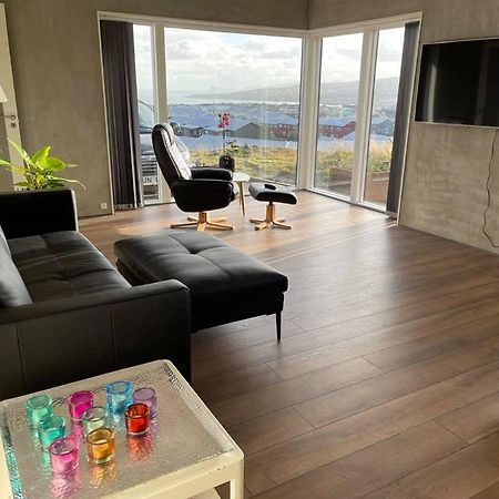 Modern Apartment With City & Oceanside View Tórshavn Esterno foto