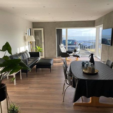 Modern Apartment With City & Oceanside View Tórshavn Esterno foto