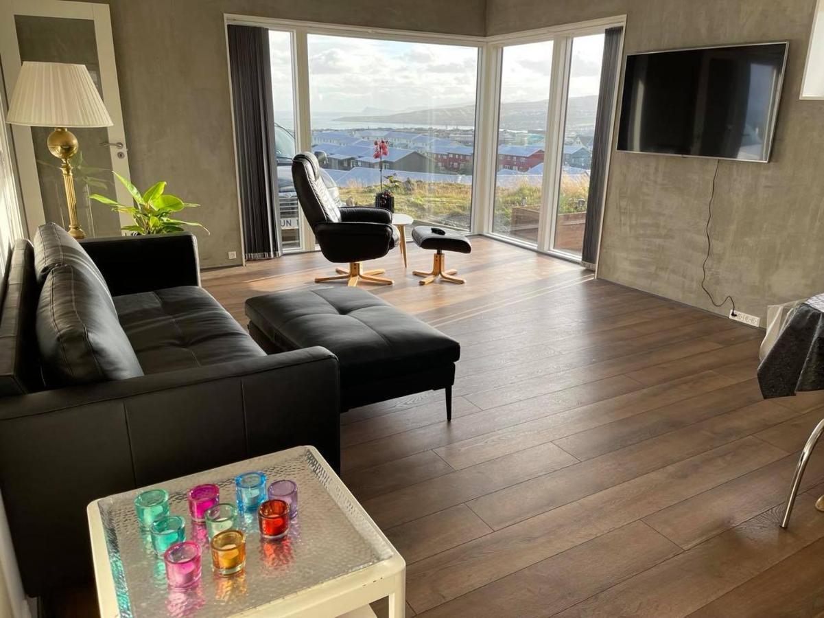 Modern Apartment With City & Oceanside View Tórshavn Esterno foto