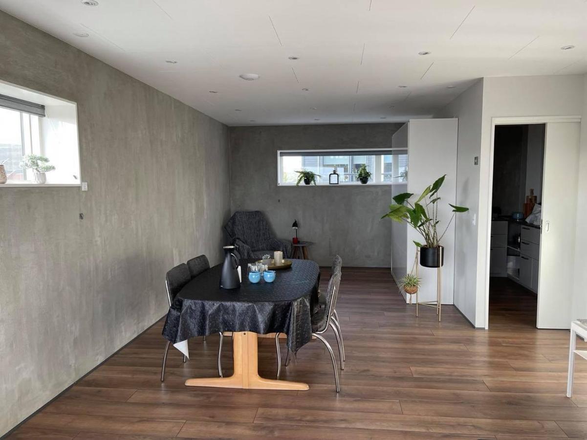 Modern Apartment With City & Oceanside View Tórshavn Esterno foto