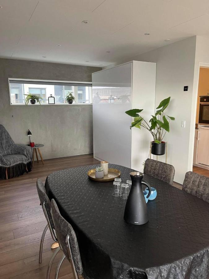 Modern Apartment With City & Oceanside View Tórshavn Esterno foto