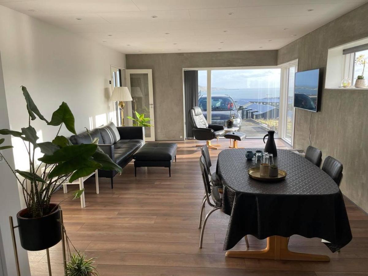Modern Apartment With City & Oceanside View Tórshavn Esterno foto